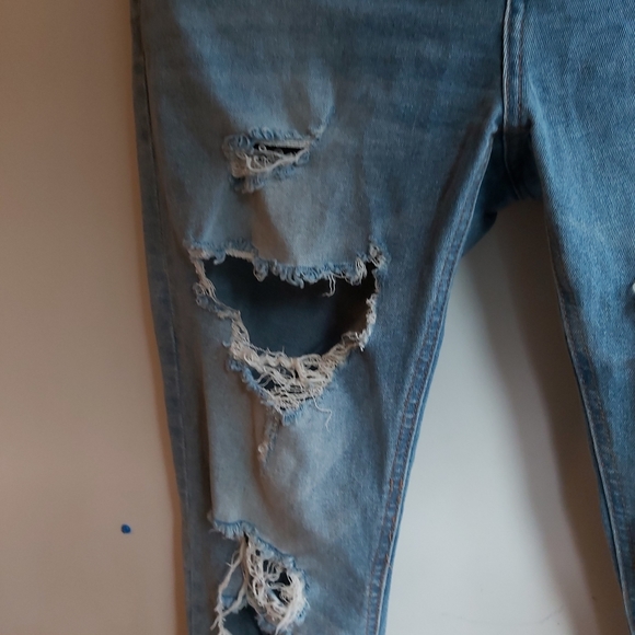 4/$25 Urban Heritage distressed, washed blue jeans - Picture 5 of 15